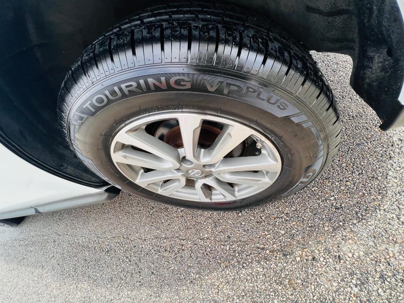 Nissan Pathfinder Vehicle Full-screen Gallery Image 40