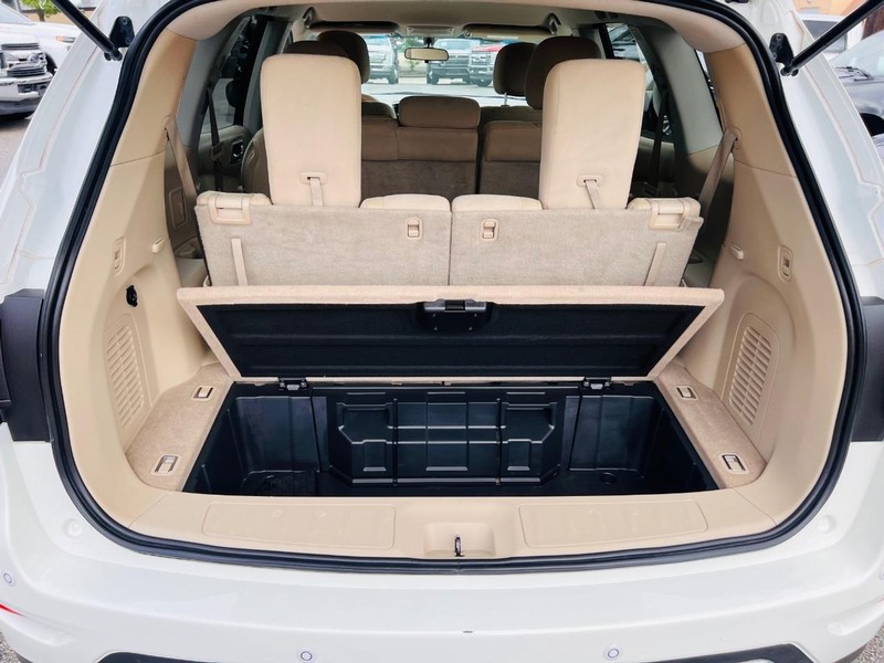 Nissan Pathfinder Vehicle Full-screen Gallery Image 41