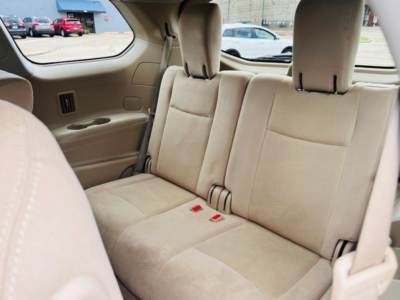 Nissan Pathfinder Vehicle Full-screen Gallery Image 47