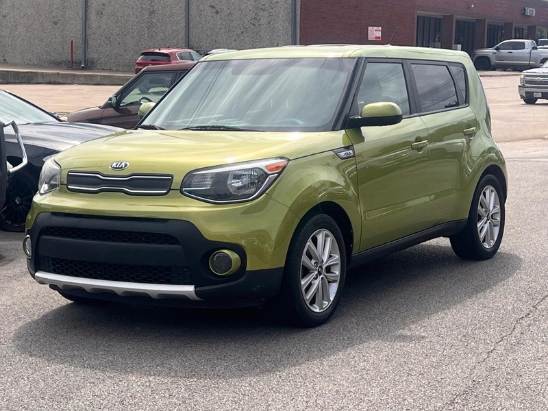 Kia Soul Vehicle Full-screen Gallery Image 02