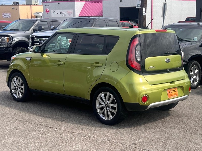 Kia Soul Vehicle Full-screen Gallery Image 08