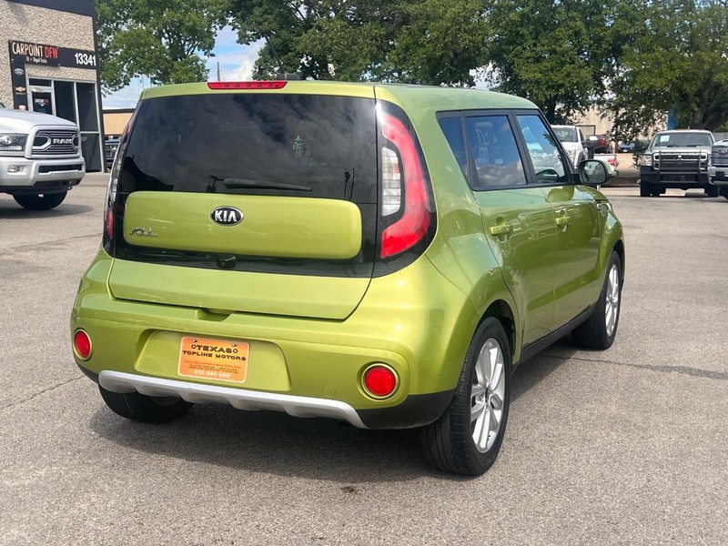 Kia Soul Vehicle Full-screen Gallery Image 09