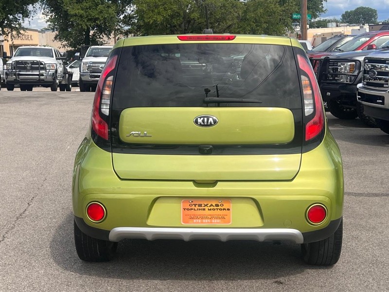 Kia Soul Vehicle Full-screen Gallery Image 10