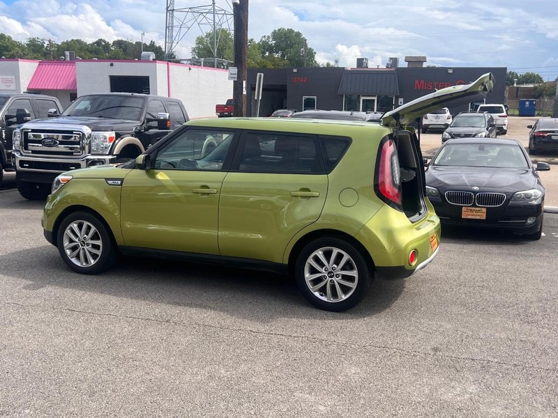 Kia Soul Vehicle Full-screen Gallery Image 13