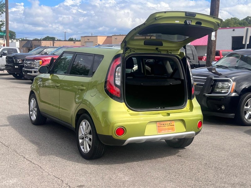 Kia Soul Vehicle Full-screen Gallery Image 15