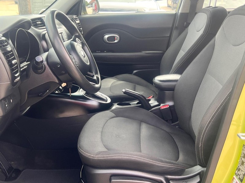 Kia Soul Vehicle Full-screen Gallery Image 17