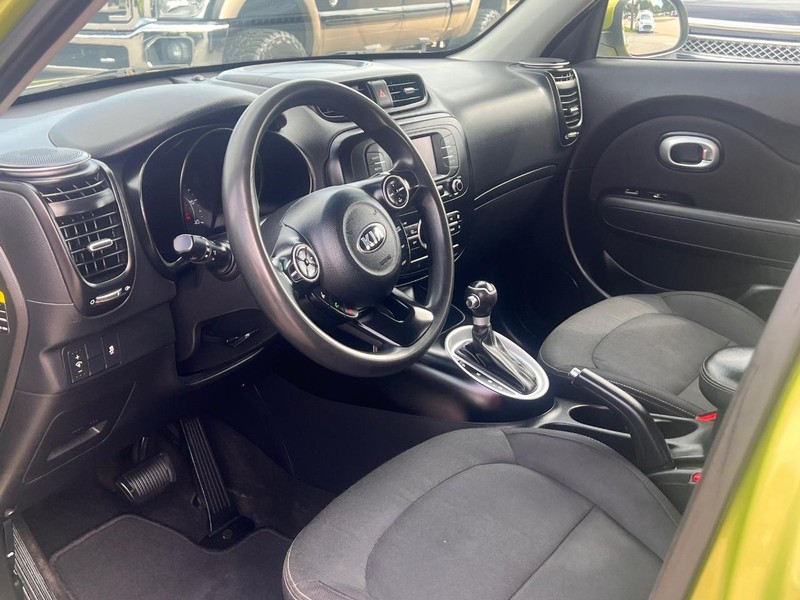 Kia Soul Vehicle Full-screen Gallery Image 18