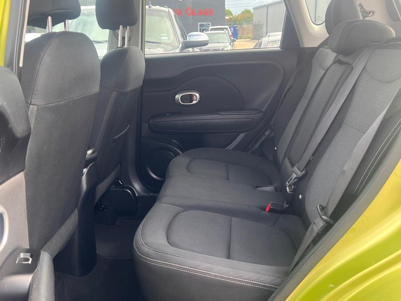 Kia Soul Vehicle Full-screen Gallery Image 19