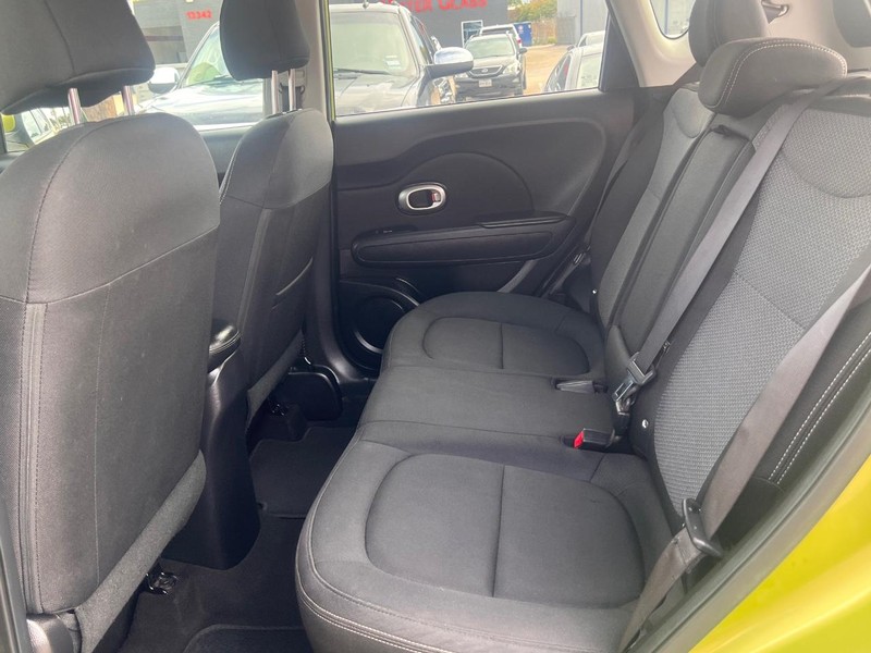 Kia Soul Vehicle Full-screen Gallery Image 20