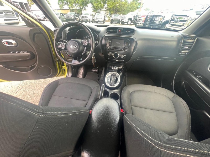 Kia Soul Vehicle Full-screen Gallery Image 22