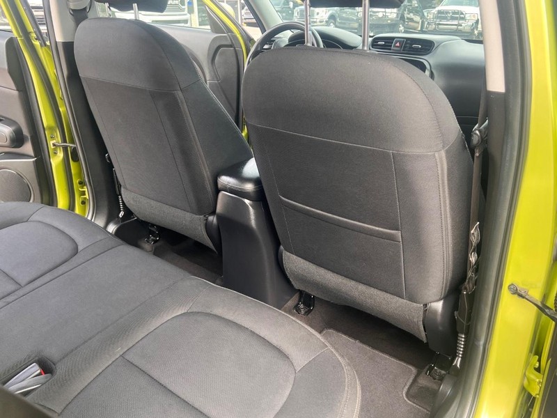 Kia Soul Vehicle Full-screen Gallery Image 24