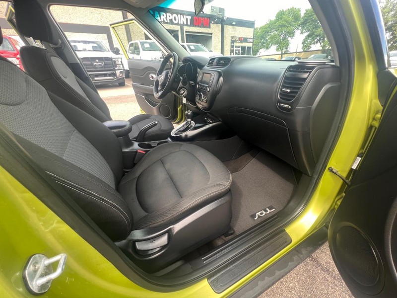 Kia Soul Vehicle Full-screen Gallery Image 25