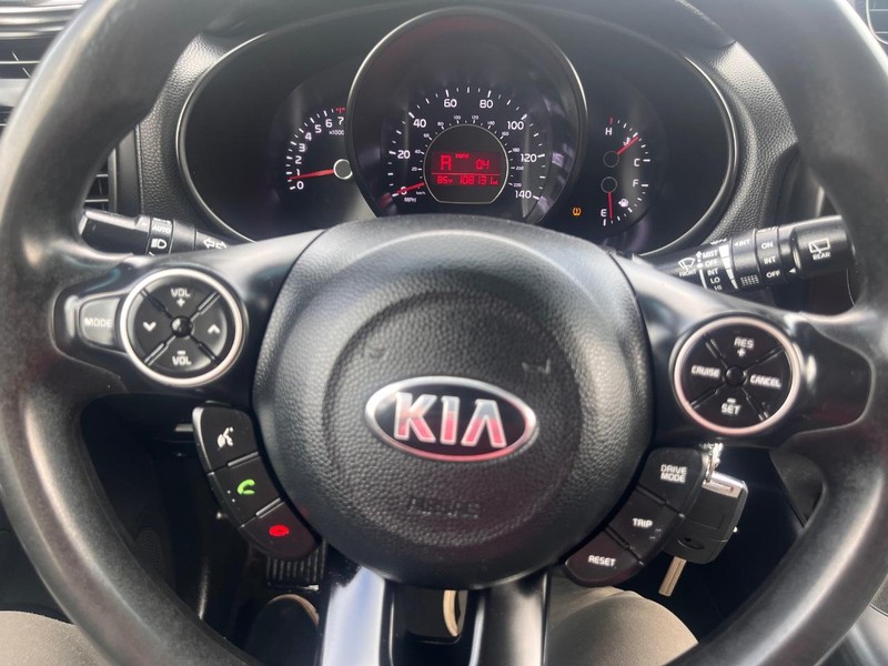 Kia Soul Vehicle Full-screen Gallery Image 34