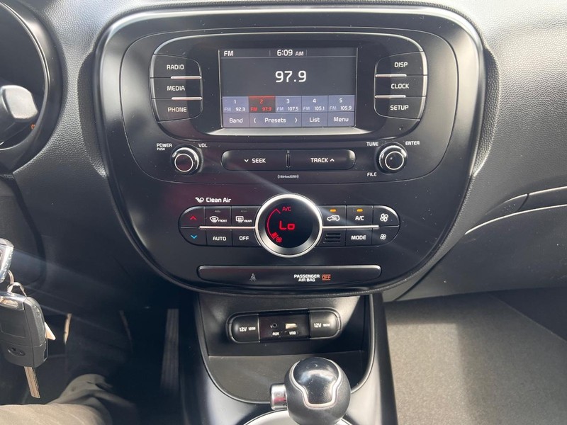 Kia Soul Vehicle Full-screen Gallery Image 38