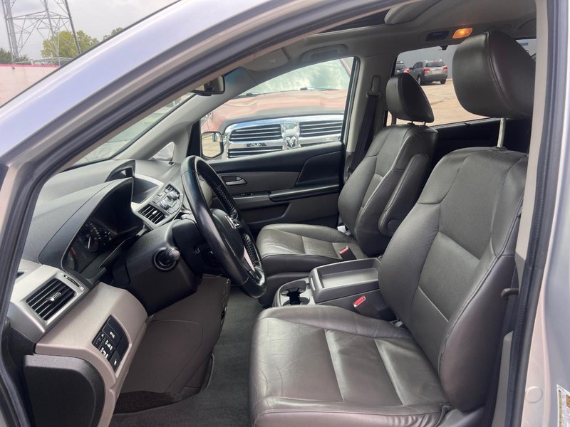 Honda Odyssey Vehicle Full-screen Gallery Image 14