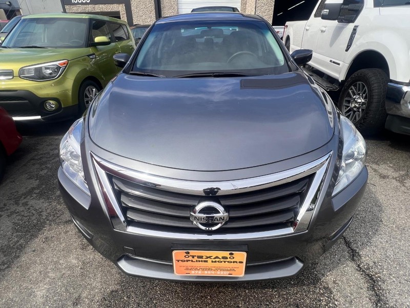 Nissan Altima Vehicle Full-screen Gallery Image 14