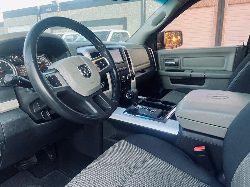 Ram 1500 Vehicle Full-screen Gallery Image 14