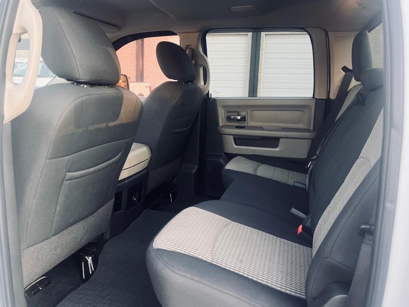 Ram 1500 Vehicle Full-screen Gallery Image 17