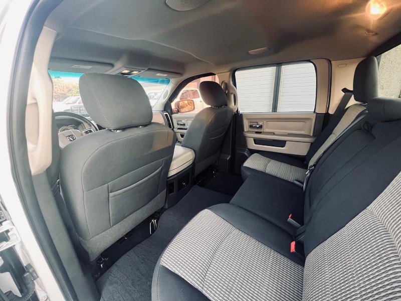 Ram 1500 Vehicle Full-screen Gallery Image 21