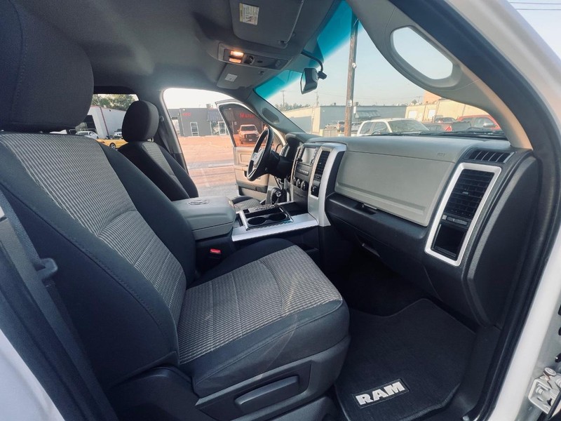 Ram 1500 Vehicle Full-screen Gallery Image 24