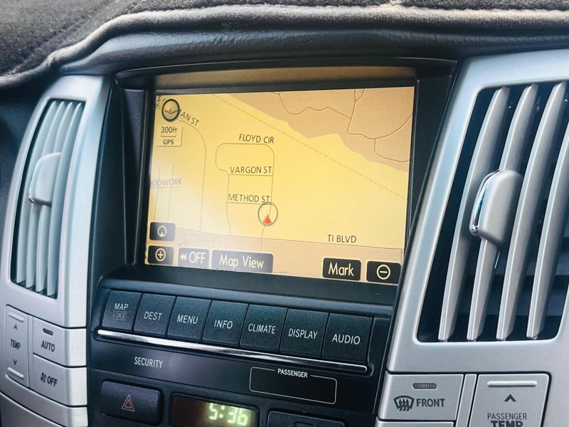 Lexus RX 350 Vehicle Full-screen Gallery Image 22