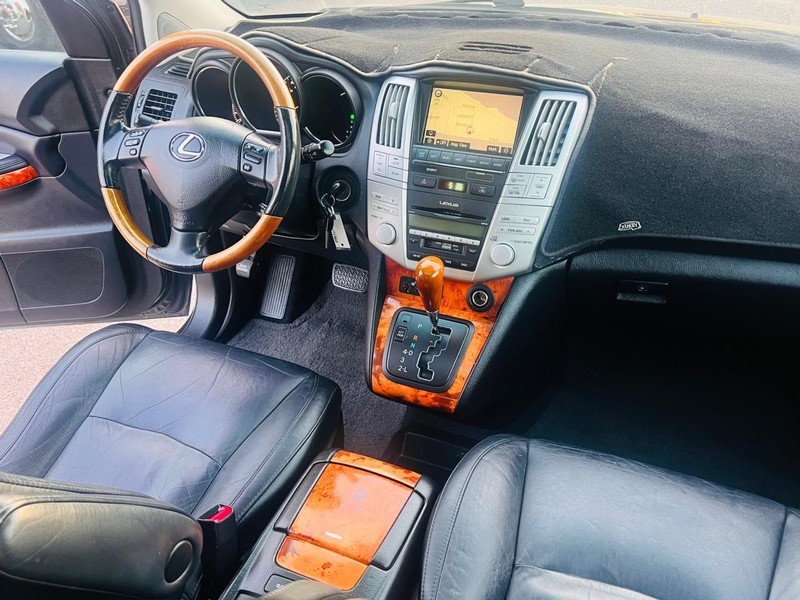 Lexus RX 350 Vehicle Full-screen Gallery Image 23