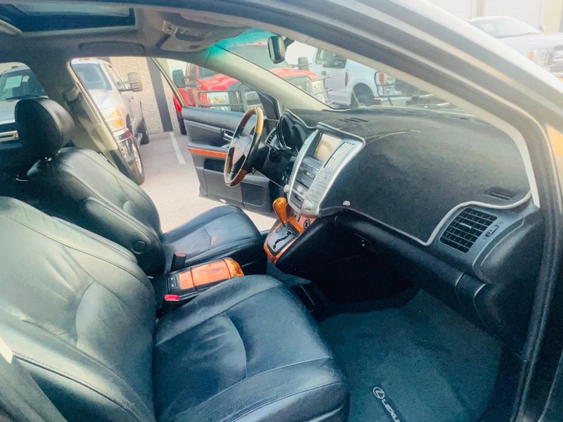 Lexus RX 350 Vehicle Full-screen Gallery Image 25