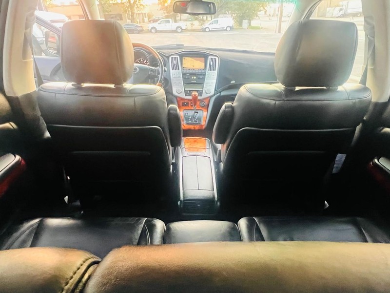 Lexus RX 350 Vehicle Full-screen Gallery Image 28