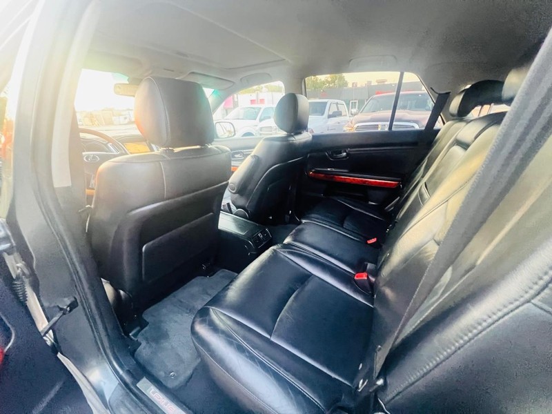 Lexus RX 350 Vehicle Full-screen Gallery Image 31