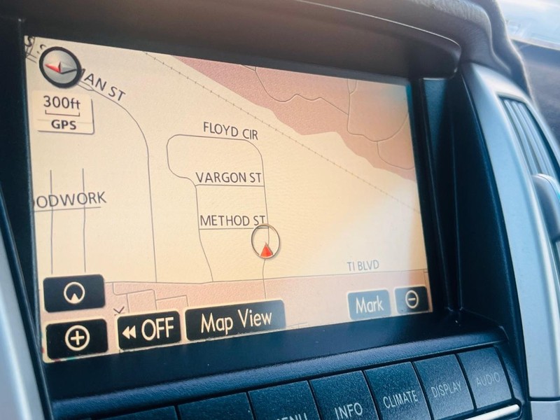 Lexus RX 350 Vehicle Full-screen Gallery Image 32