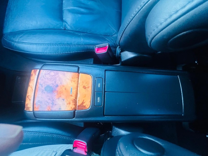 Lexus RX 350 Vehicle Full-screen Gallery Image 35