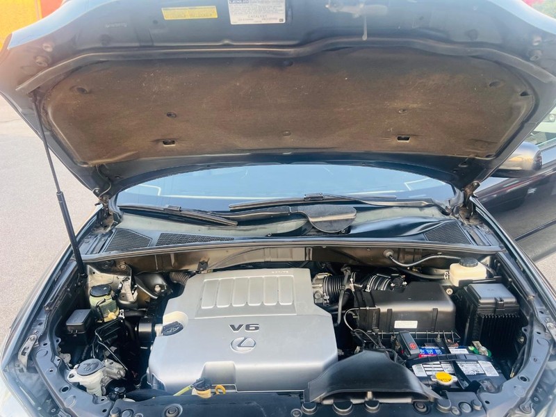 Lexus RX 350 Vehicle Full-screen Gallery Image 36