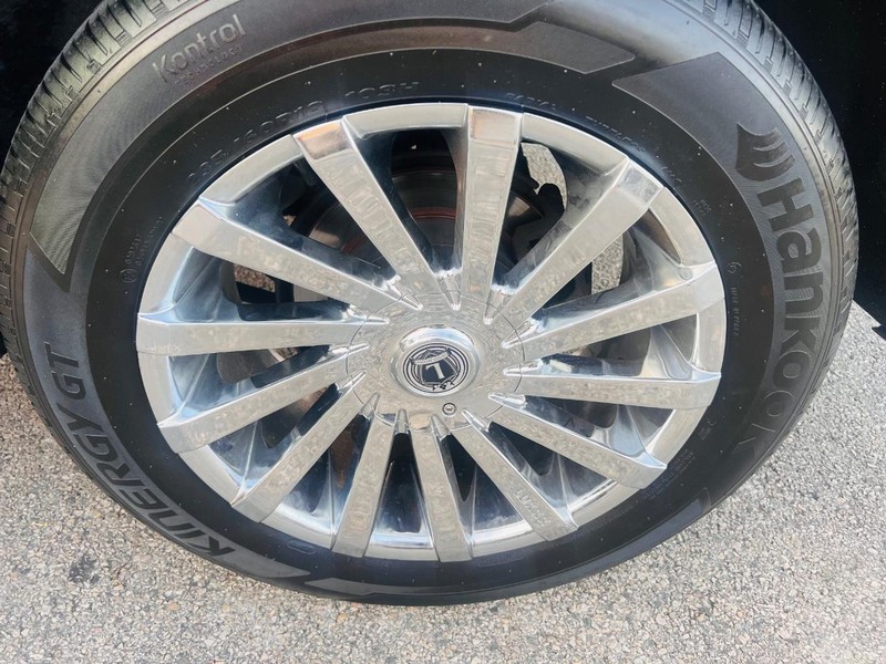 Lexus RX 350 Vehicle Full-screen Gallery Image 37