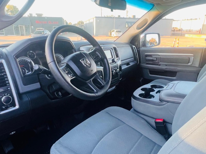 Ram 1500 Vehicle Full-screen Gallery Image 18