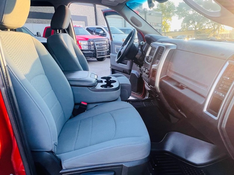 Ram 1500 Vehicle Full-screen Gallery Image 23