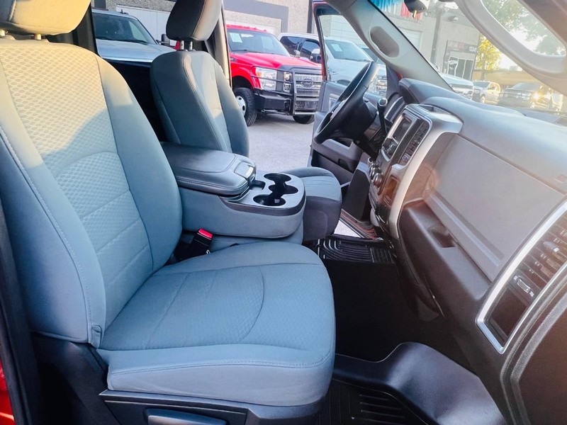 Ram 1500 Vehicle Full-screen Gallery Image 24