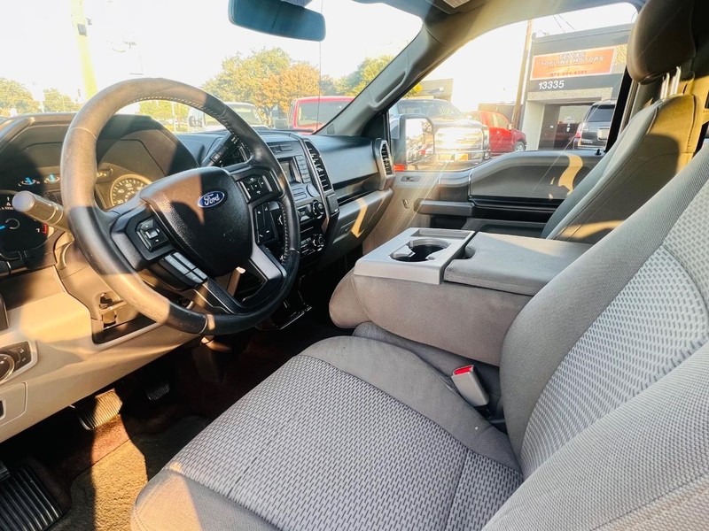 Ford F-150 Vehicle Full-screen Gallery Image 23