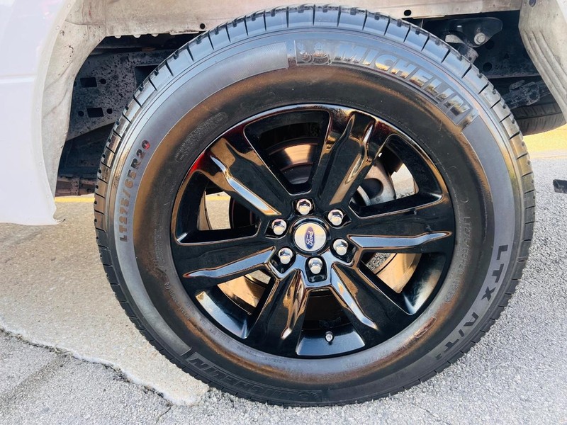 Ford F-150 Vehicle Full-screen Gallery Image 28