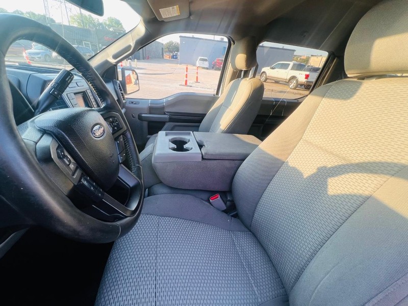 Ford F-150 Vehicle Full-screen Gallery Image 31