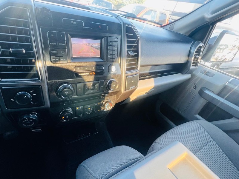 Ford F-150 Vehicle Full-screen Gallery Image 35