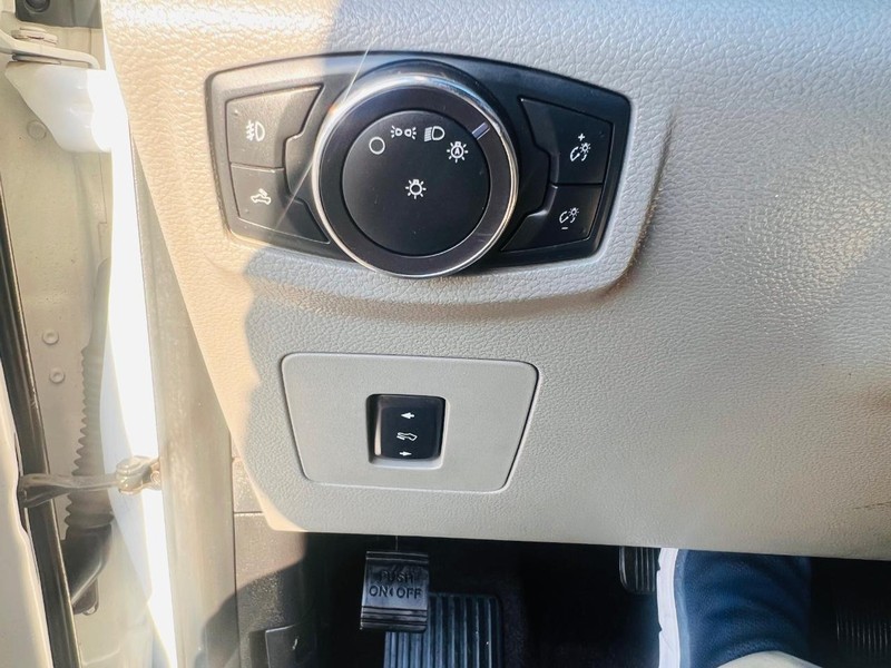 Ford F-150 Vehicle Full-screen Gallery Image 37