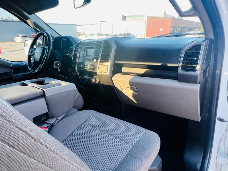 Ford F-150 Vehicle Full-screen Gallery Image 45