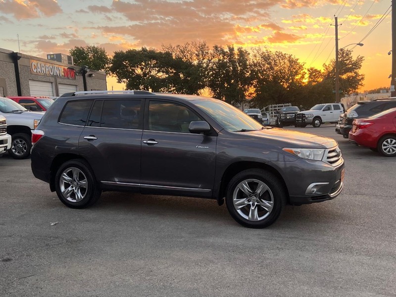 Toyota Highlander Vehicle Full-screen Gallery Image 9