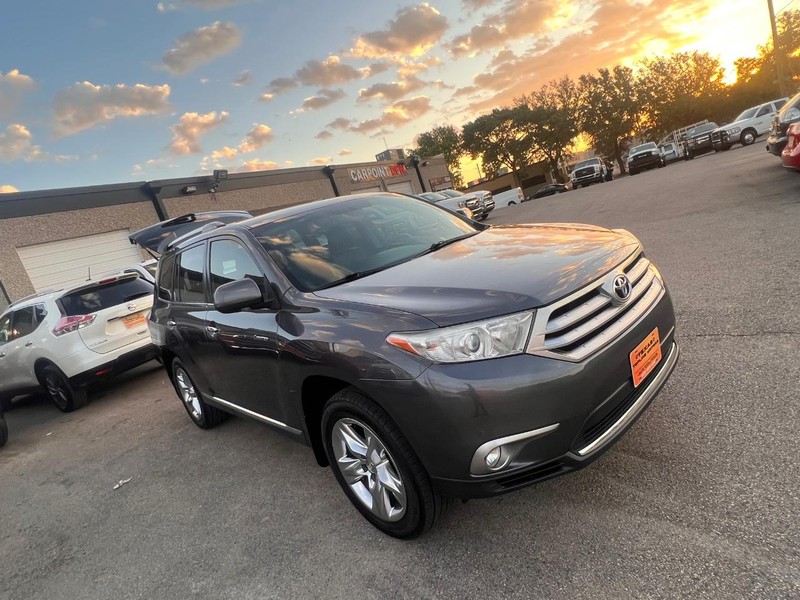 Toyota Highlander Vehicle Full-screen Gallery Image 17