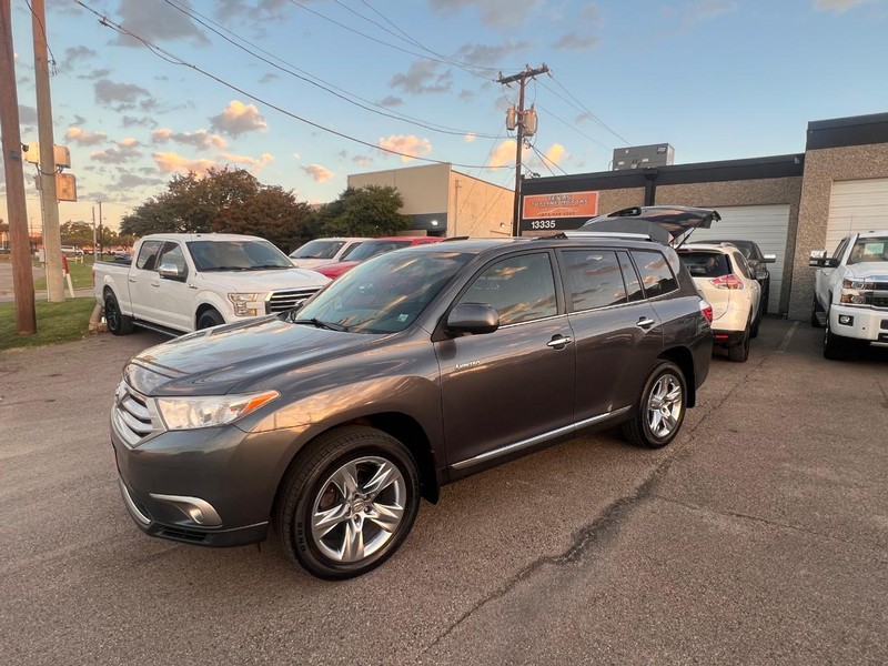 Toyota Highlander Vehicle Full-screen Gallery Image 18
