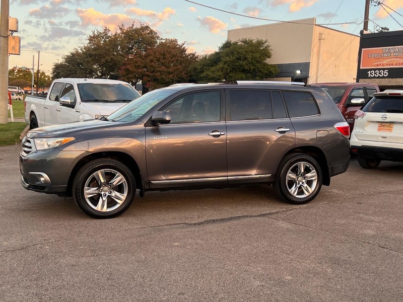 Toyota Highlander Vehicle Full-screen Gallery Image 19