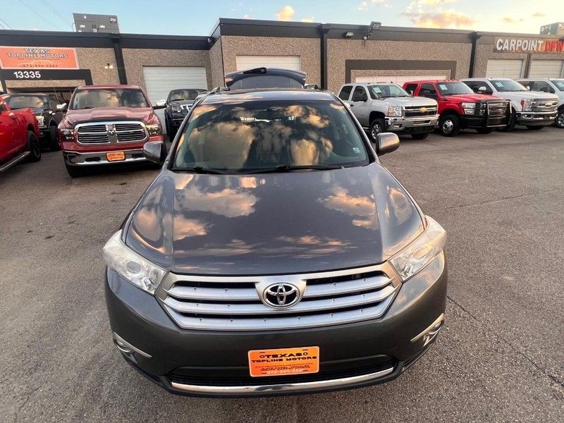 Toyota Highlander Vehicle Full-screen Gallery Image 21