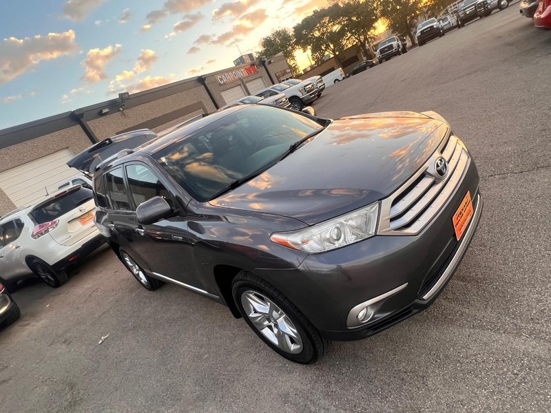 Toyota Highlander Vehicle Full-screen Gallery Image 22