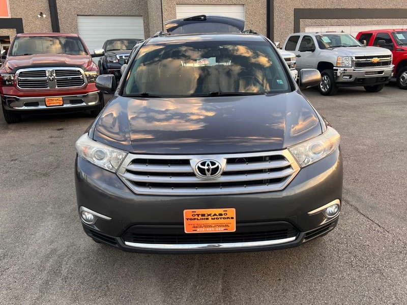 Toyota Highlander Vehicle Full-screen Gallery Image 24