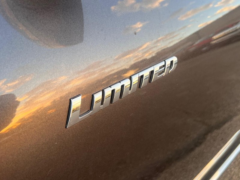 Toyota Highlander Vehicle Full-screen Gallery Image 26